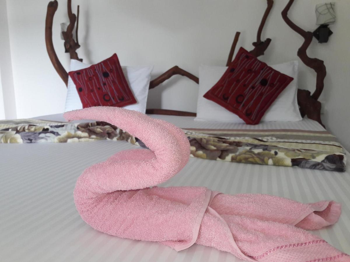Bed and Breakfast La Rochelle Элла Экстерьер фото